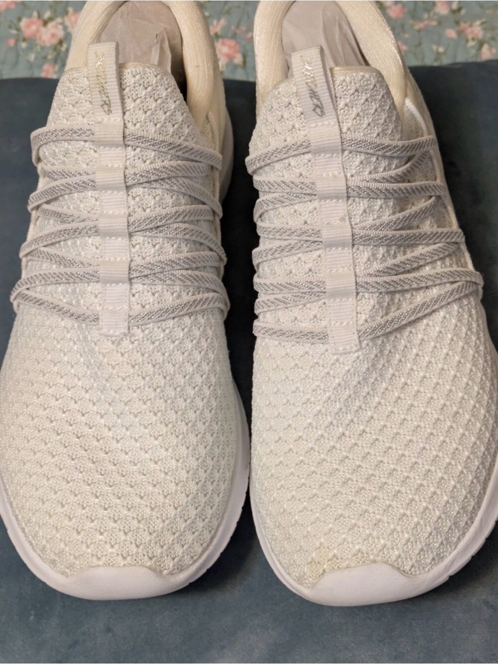 Skechers White & Cream Slip-On Sneakers. Size 8